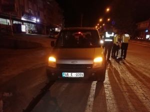 Otomobil İle Hafif Ticari Araç Çarpıştı: 1 Yaralı