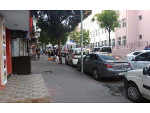 Esenler’de Cinnet Getiren Adam Eşini Ve Çocuklarını Vurup İntihar Etti