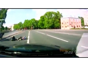 Motosikletten Düşen Kadını Minibüs Ezdi