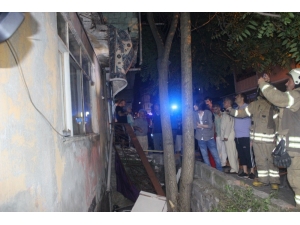 Beyoğlu’nda Bir Evin Balkonu Çöktü: 3’ü Çocuk 5 Yaralı