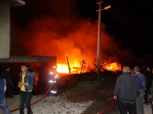 Domaniç’te Ev Ve Ahır Yangını