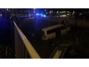 Minibüs Kanala Uçtu: 7 Yaralı