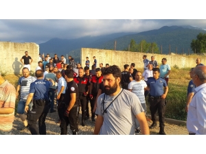 Amatör Küme Maçında Sporcuların Soyunma Odasını Bastılar