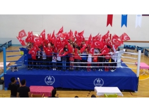 Nazlı Hilalim Benim Bayrağım Çocuklar Muaythai Şampiyonası Yapıldı