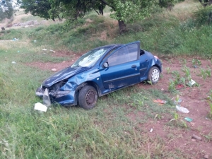 Otomobil Şarampole Uçtu: 3 Yaralı