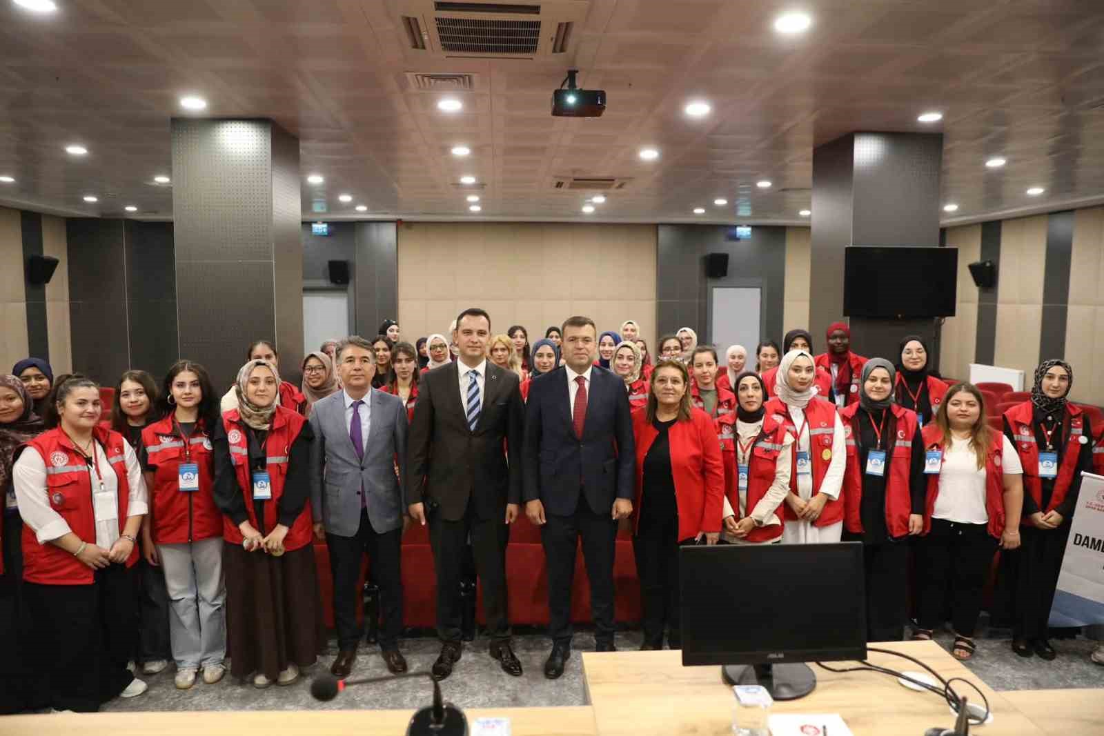damla-gonulluluk-hareketi-gencleri-nigde-valiligi-nde-agirlandi