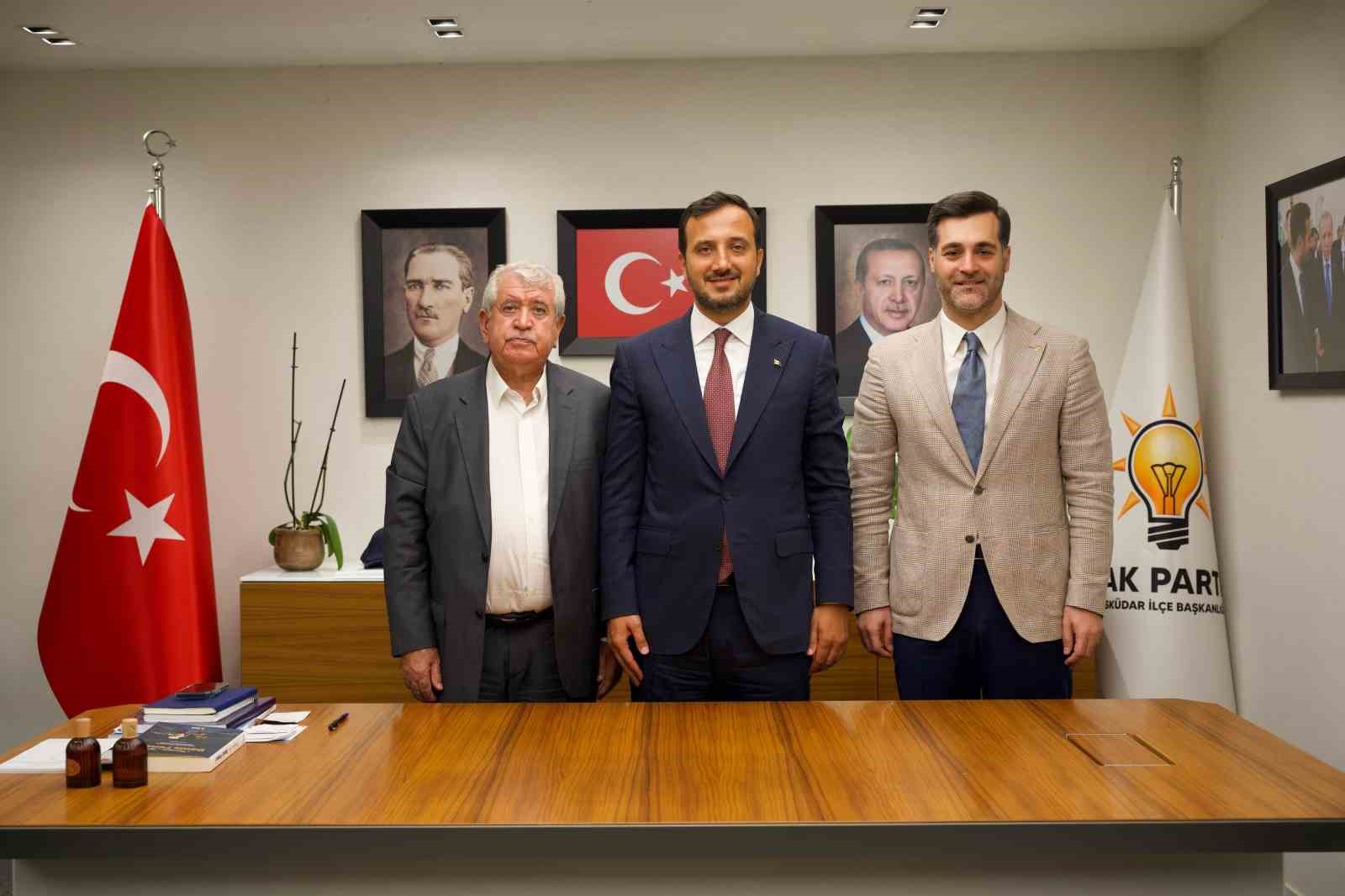 uskudar-da-4-chp-li-meclis-uyesi-ak-parti-ye-katildi