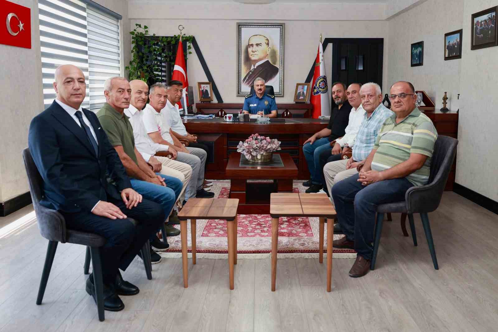 mersin-emniyet-mudurunden-emekli-polislere-veda