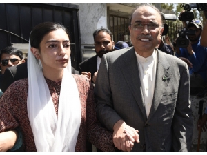 Eski Pakistan Devlet Başkanı Zerdari Gözaltına Alındı