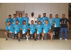 Avrupa’da Final Oynayan Ragbi Milli Takımı Yurda Döndü