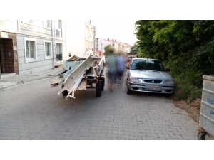 Çaldığı Demirleri At Arabasına Yükleyip Kaçarken Yakalandı