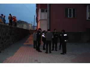 2 Yaşındaki Çocuk Dördüncü Kattan Düştü