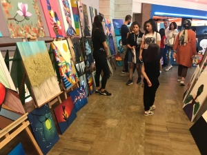 Not Aldıkları Resimleri Satışa Çıkardılar