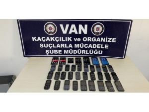 Van’da 36 Kaçak Cep Telefonu Ele Geçirildi