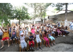 Efeler Tiyatroya Doyacak