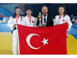 Balkan Şampiyonası’nda Karaman’ın Gururu Oldular