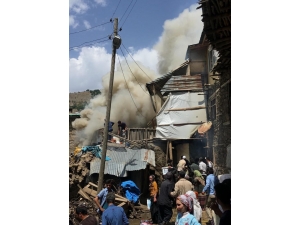 Bahçesaray’da Ev Yangını