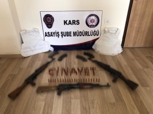 Kars’ta Polisten Kaçan Motosikletten Cephane Çıktı