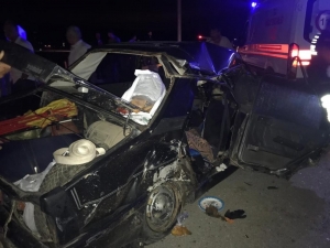 Tur Otobüsü İle Otomobil Çarpıştı: 5 Yaralı