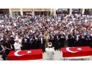 Şehit İşçiler Gözyaşları Arasında Toprağa Verildi