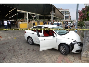 Omzuna Falçata Saplayan Babasını Arabayla Sürükledi