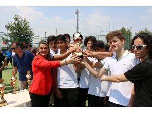 Okullar Ligi Şampiyonları Kupalarına Kavuştu