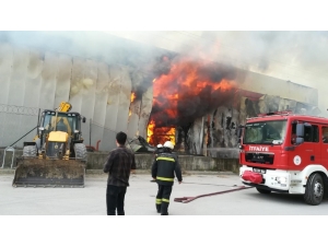 Arşiv Firmasının Deposu Tekrar Alev Aldı