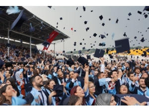 Adü 11 Bin Mezununu Uğurladı