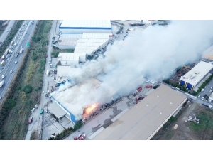 Arşiv Firmasının Deposunu Saran Alevler Havadan Görüntülendi