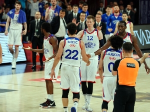 Anadolu Efes Seriyi Eşitledi