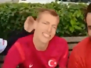 Fırçacı Belçikalı Özür Diledi