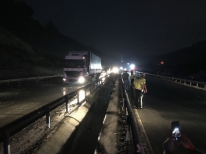 Manisa-izmir Yolunda Toprak Kayması