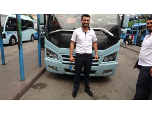 Kahraman Minibüs Şoförü Fenalaşan Yolcuyu Hastaneye Yetiştirmek İçin Saniyelerle Yarıştı