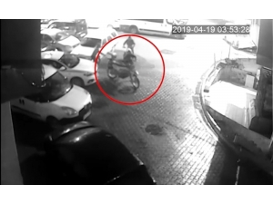 Mavi Eldivenli Motosiklet Hırsızları Güvenlik Kamerasına Yakalandı