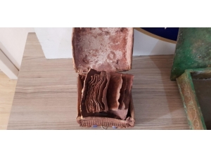 Polis Alıcı Kılığına Girdi, 1400’lü Yıllara Ait Tevrat Ve Tasvir Ele Geçirildi