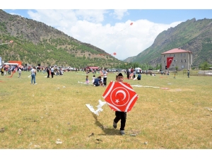 Kato Dağı’nda Uçurtma Şenliği Düzenlendi