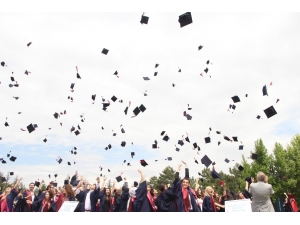 Anadolu Üniversitesi’nde Mezuniyet Heyecanı Başladı