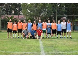 Manisalı Gazeteciler İle Kurum Müdürleri Yeşil Sahada Karşılaştı