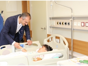 Başkan Çiftçi’den Sünnet Olan Çocuklara Ziyaret