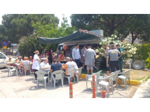 Engellilerden Temizlik İşleri Ekiplerine Yemek Hayrı