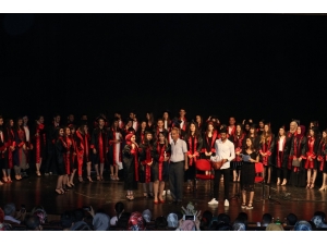 Liseli Öğrencilerden Coşkulu Mezuniyet Töreni