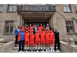 Sandıklıspor U16 Takımı Türkiye Şampiyonası İçin Kütahya’ya Gitti
