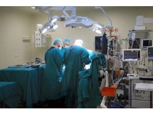 5 Hastaya Birden Karaciğer Nakli Devam Ediyor