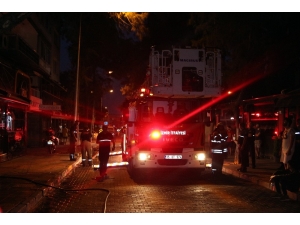 İzmir’de Apartmanda Çıkan Yangın Paniğe Neden Oldu