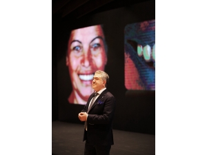 Aralıklı Dişler Gülmeyi Engelliyor