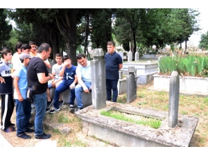 Mezarlıkta Öğrencilere Son Ders