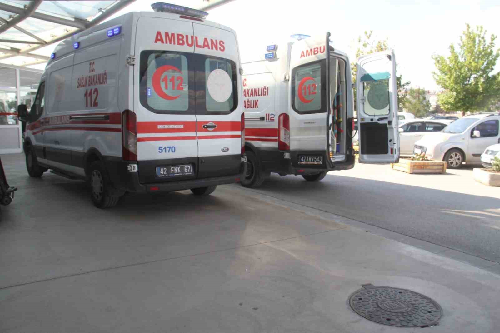 beysehir-de-ticari-taksi-anne-ve-kizina-carpti-2-yarali