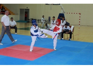 Osmaniye’de Tekvando Seçmeleri