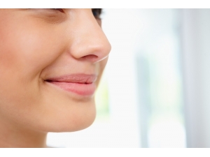 Makyaj Problemli Burnu Saklamaz