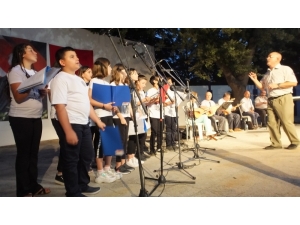 Burhaniye’de Sazlı Sözlü Mezuniyet Coşkusu